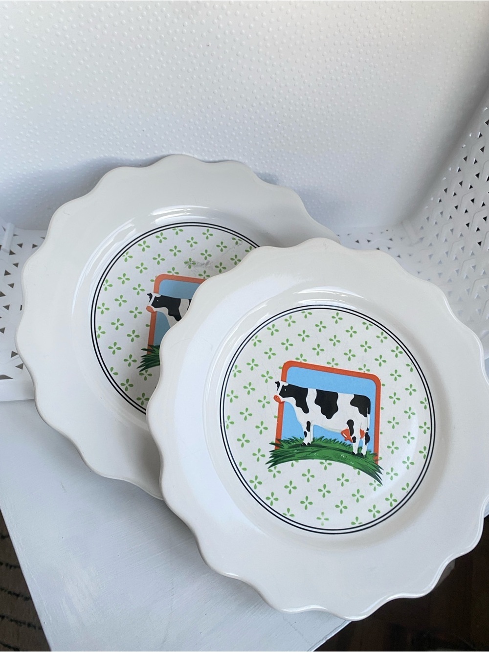 8pc 1981 Scalloped Farm Dinner/Salad Plates Pelzman Designs New
